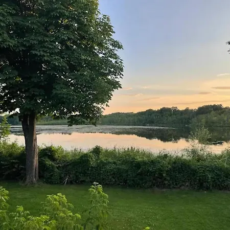 In By Two Lakes, Cleaning Included Holiday home